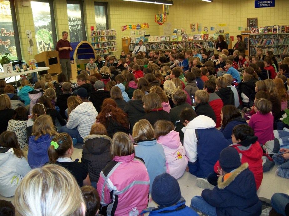 Dan Bar-el presenting before children